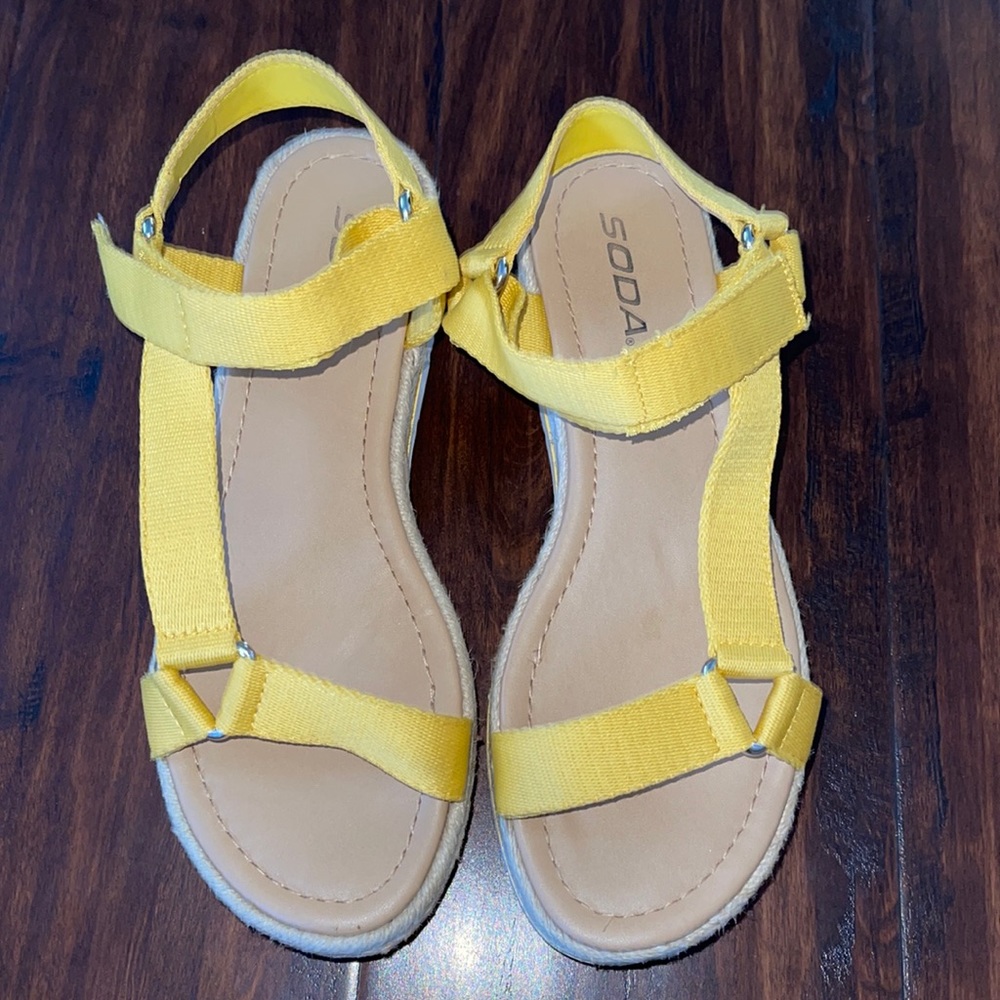 Womens Soda Platform Sandals - Picture 3 of 10